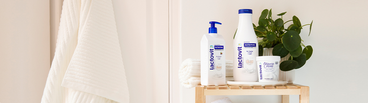 Gama de productos nutritivos lactovit, dispensador, crema mousse y gel de ducha